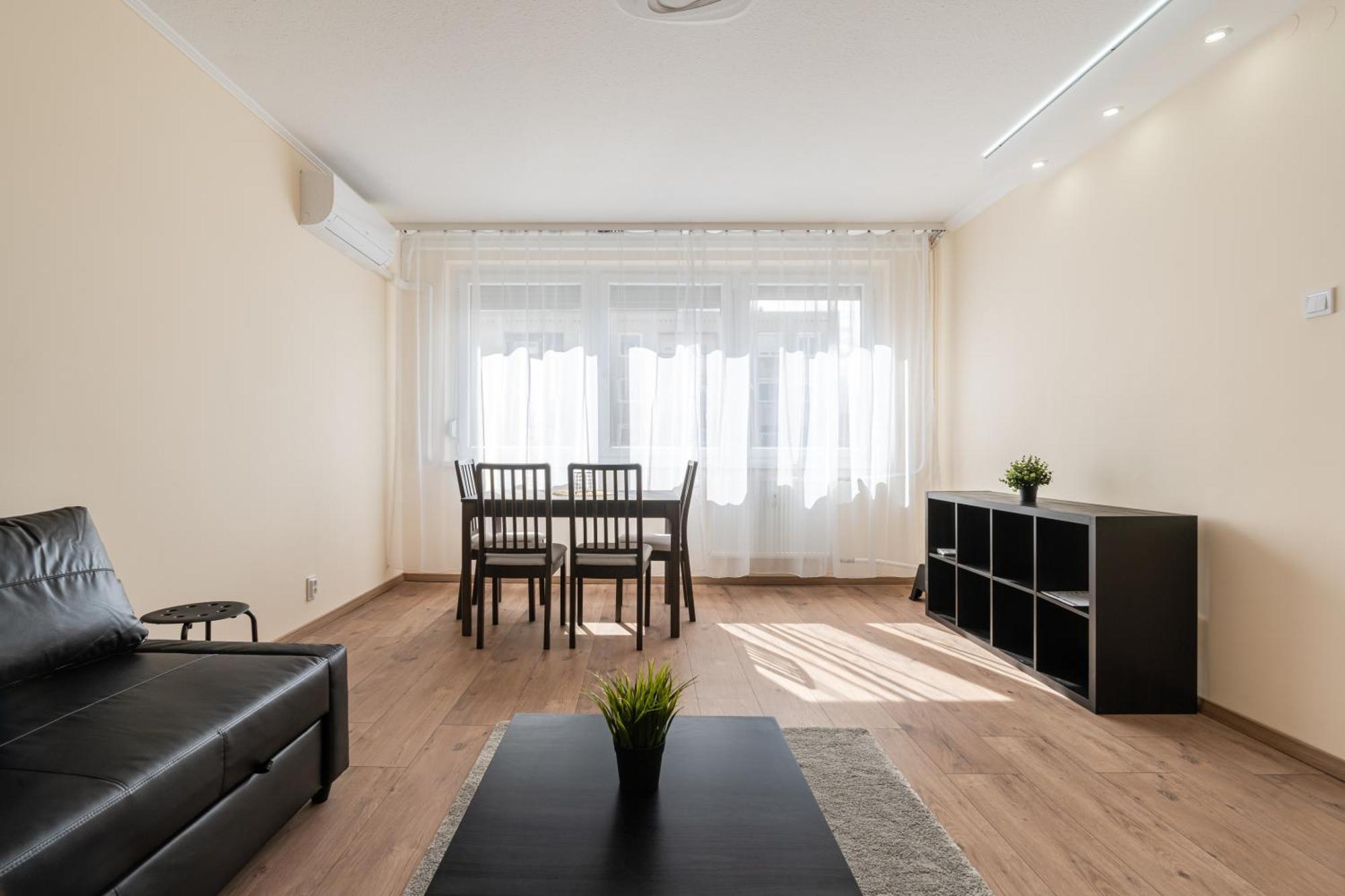 Cloud 8 Apartment